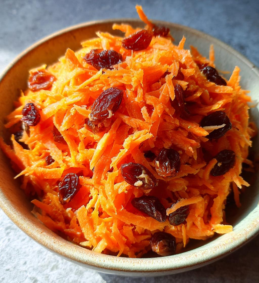 Christmas Carrot and Raisin Salad - detail 1