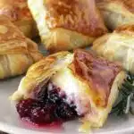 Cranberry Brie Puff Pastry Bites