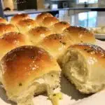 Garlic Butter Dinner Rolls