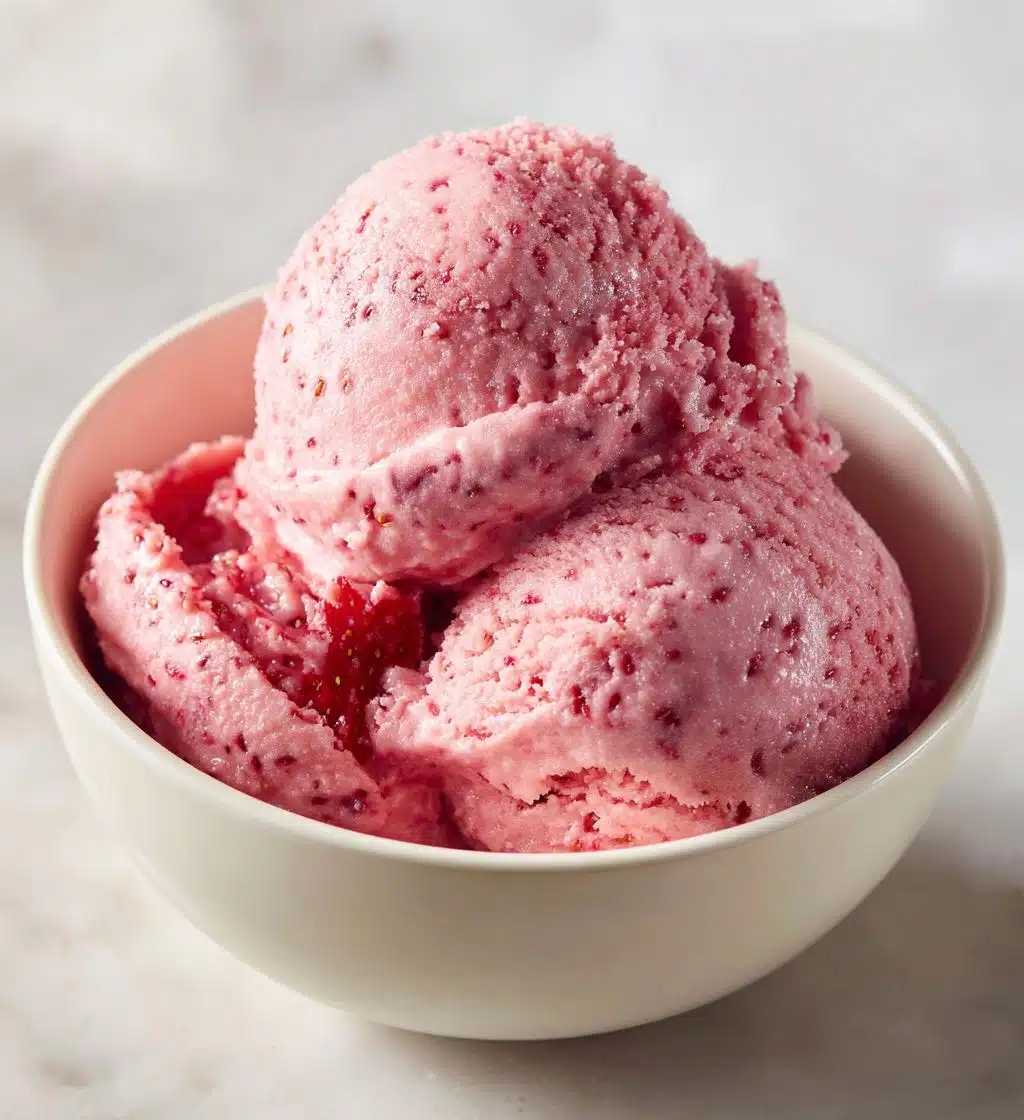 vegan strawberry ice cream - detail 1