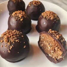 Gingerbread Truffles: 7 Irresistible Bites of Joy
