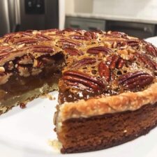 Pecan Pie Dump Cake: 7 Irresistible Bites of Bliss