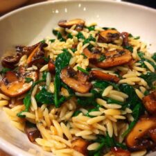 Orzo with Mushrooms and Spinach: 5-Minute Comfort Dish