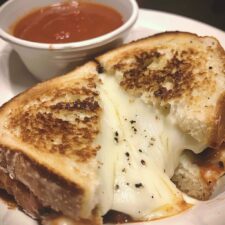 Garlic Bread Grilled Cheese: 7 Irresistible Flavor Twists