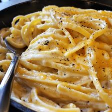 Cheddar Pasta Skillet: 5 Comforting Ingredients to Savor